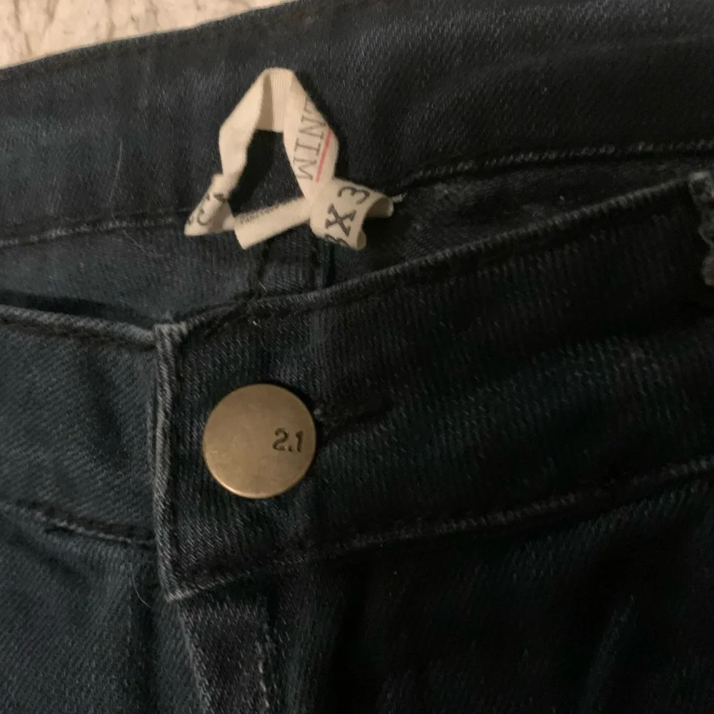Forever 21 2.1 Women’s Denim Dark Blue Distressed Destroyed Skinny Jeans 28x32 - Picture 7 of 15